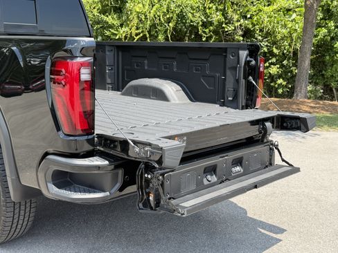 Used 2024 GMC Sierra 2500 Denali Ultimate AWD/4WD image 9