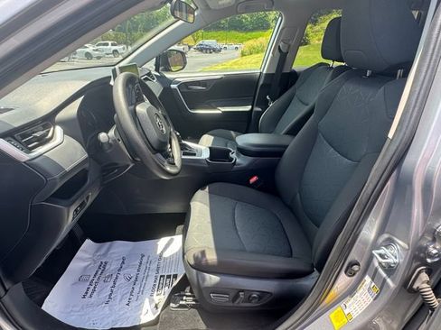 Used 2025 Toyota RAV4 XLE FWD image 18