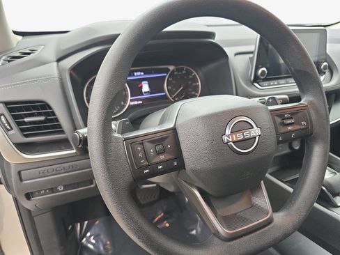 Used 2025 Nissan Rogue S AWD/4WD image 13