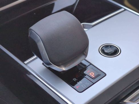 Certified 2024 Land Rover Range Rover SE image 33