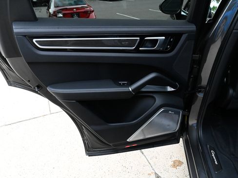 Used 2021 Porsche Cayenne Turbo AWD/4WD image 40