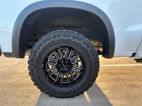 Used 2022 Chevrolet Silverado 1500 ZR2 w/ Technology Package image 10