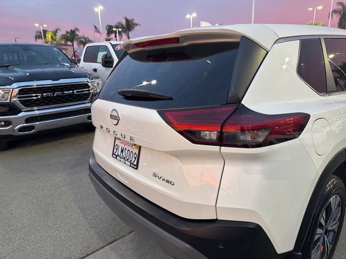 Used 2023 Nissan Rogue SV image 12