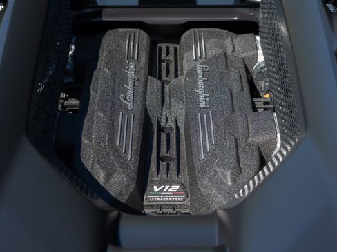 Used 2024 Lamborghini Revuelto image 40