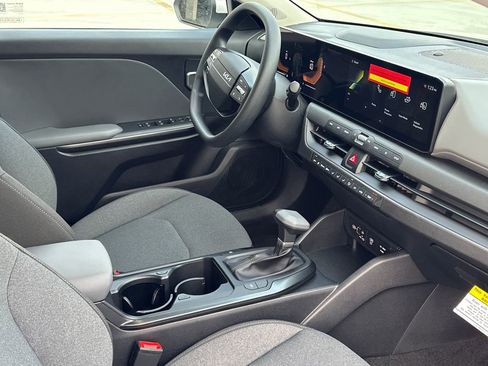 New 2025 Kia K4 FWD image 9