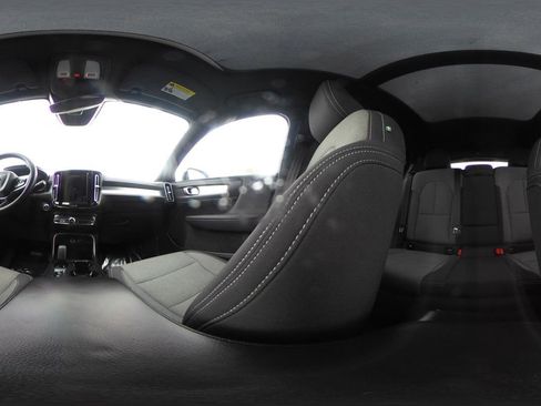 Used 2024 Volvo XC40 B5 Core AWD/4WD image 43
