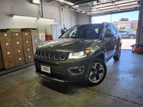 Used 2019 Jeep Compass Limited w/ Advanced Safety Group AWD/4WD image 3