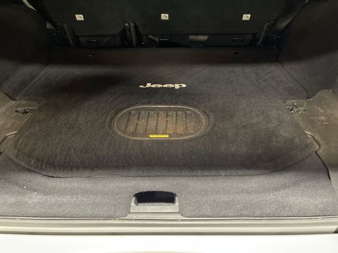 Used 2017 Jeep Wrangler Unlimited Sahara w/ Connectivity Group image 12