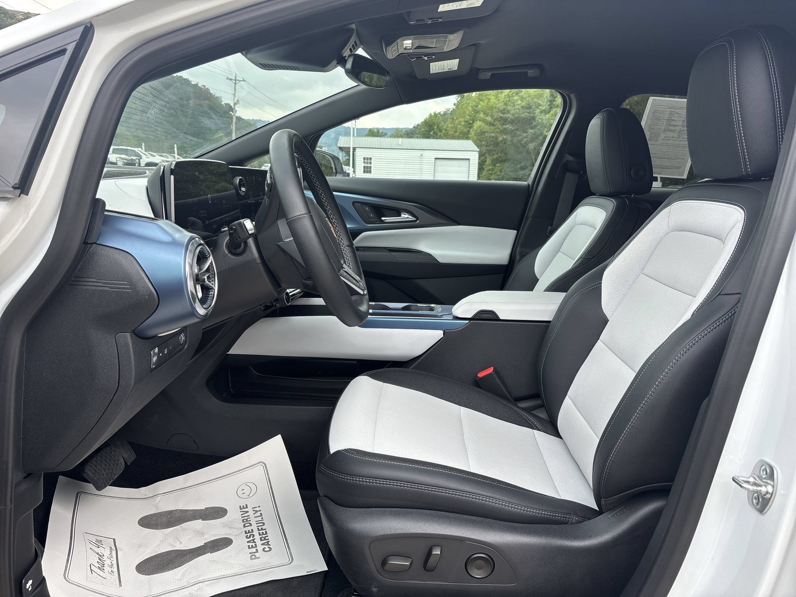 Used 2024 Chevrolet Equinox EV LT AWD/4WD image 14
