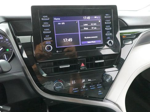 Used 2021 Toyota Camry SE image 16