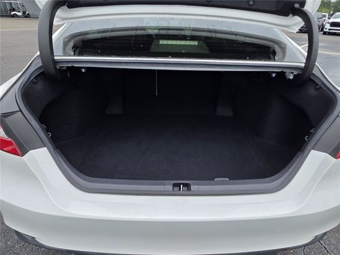 Used 2018 Toyota Camry LE FWD image 32