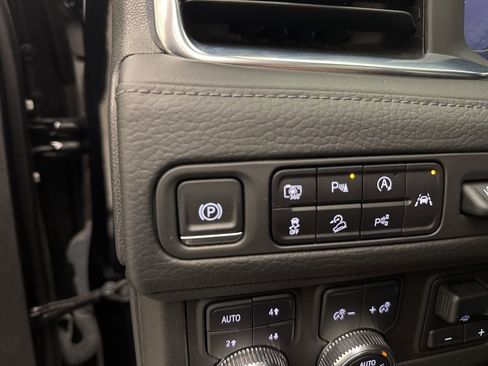 Used 2023 GMC Yukon Denali w/ Advanced Technology Package image 39