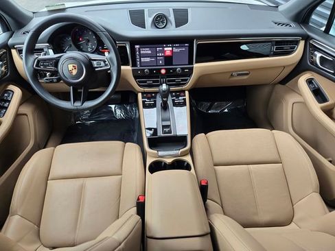 Used 2025 Porsche Macan image 15