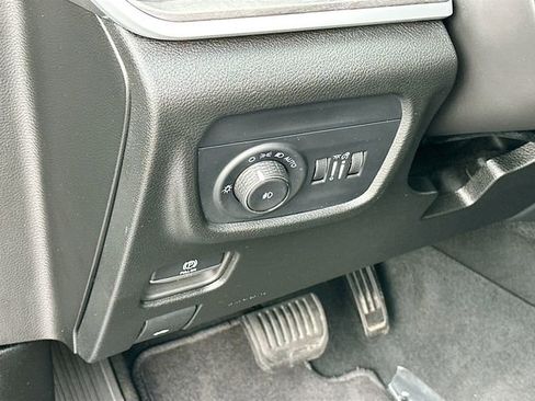 Used 2025 Jeep Grand Cherokee Limited image 10