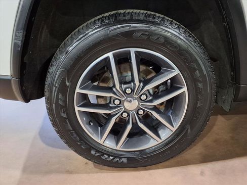 Certified 2018 Jeep Grand Cherokee Limited image 13