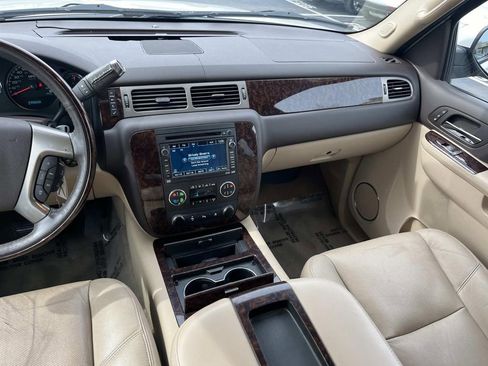 Used 2010 GMC Yukon XL Denali image 15