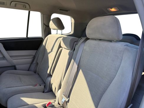 Used 2013 Toyota Highlander Plus image 16