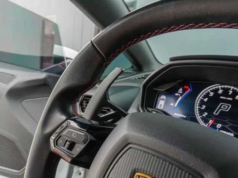 Used 2020 Lamborghini Huracan EVO image 54