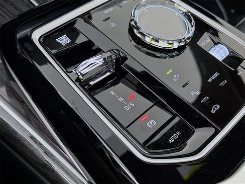 New 2026 BMW 740i w/ Premium Package image 17