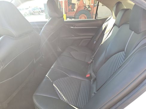 Used 2022 Toyota Camry SE image 12