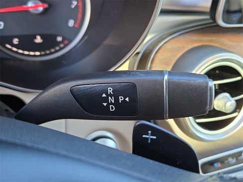 Used 2019 Mercedes-Benz GLC 300 4MATIC image 16