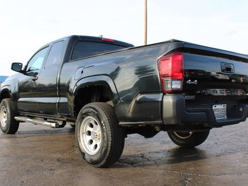 Used 2019 Toyota Tacoma SR image 10