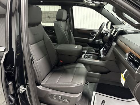 New 2026 GMC Yukon Denali w/ Sun & Power Step Package image 29
