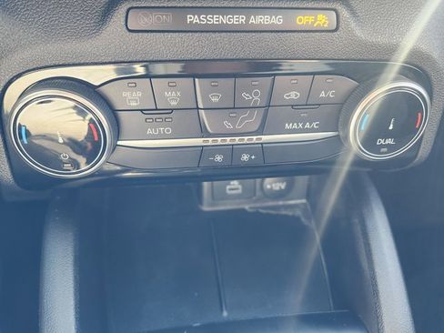 Used 2022 Ford Escape SE w/ SE Sport Appearance Package image 22