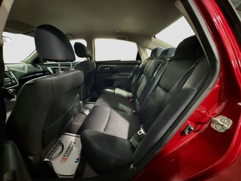 Used 2018 Nissan Altima 2.5 SR w/ Interior Lighting Package image 11