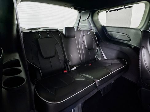 Used 2024 Chrysler Pacifica Limited w/ S Appearance Package image 33