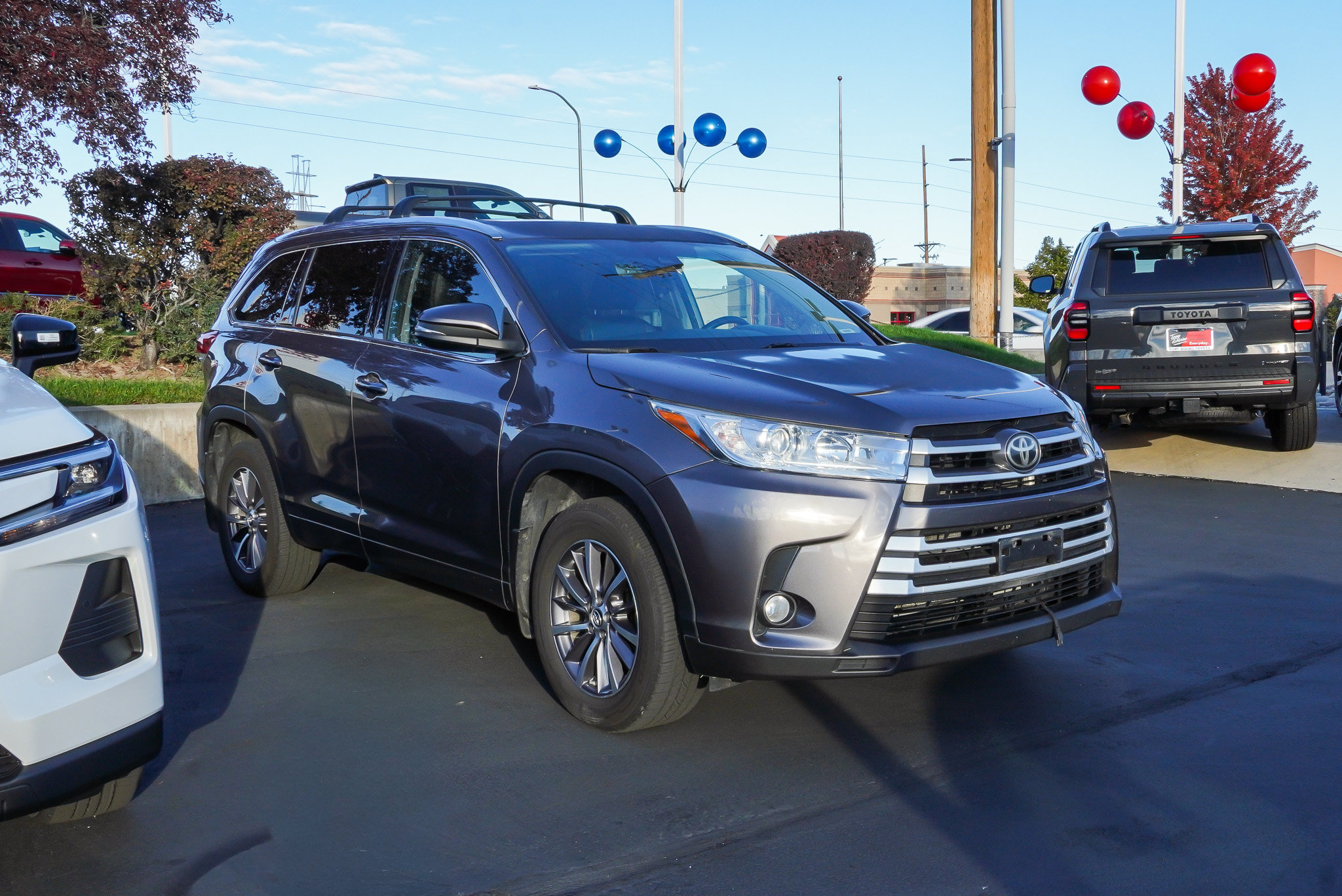 Used 2018 Toyota Highlander XLE AWD/4WD image 2