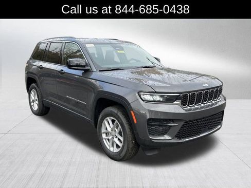 New 2025 Jeep Grand Cherokee Laredo image 3