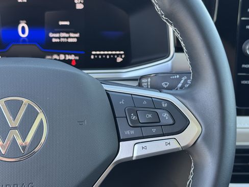 Used 2025 Volkswagen Taos SE image 22