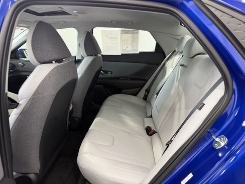 Used 2024 Hyundai Elantra Limited FWD image 11