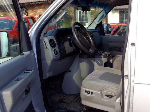 Used 2013 Ford E-150 and Econoline 150 Wagon RWD image 5