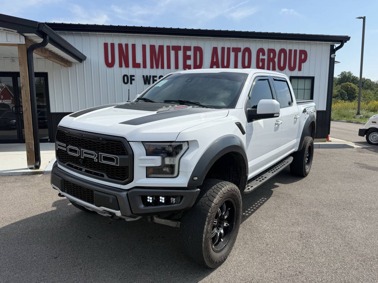 Used 2018 Ford F150 Raptor w/ Equipment Group 802A Luxury AWD/4WD image 1