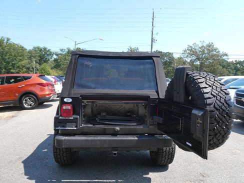 Used 2004 Jeep Wrangler Sahara AWD/4WD image 7