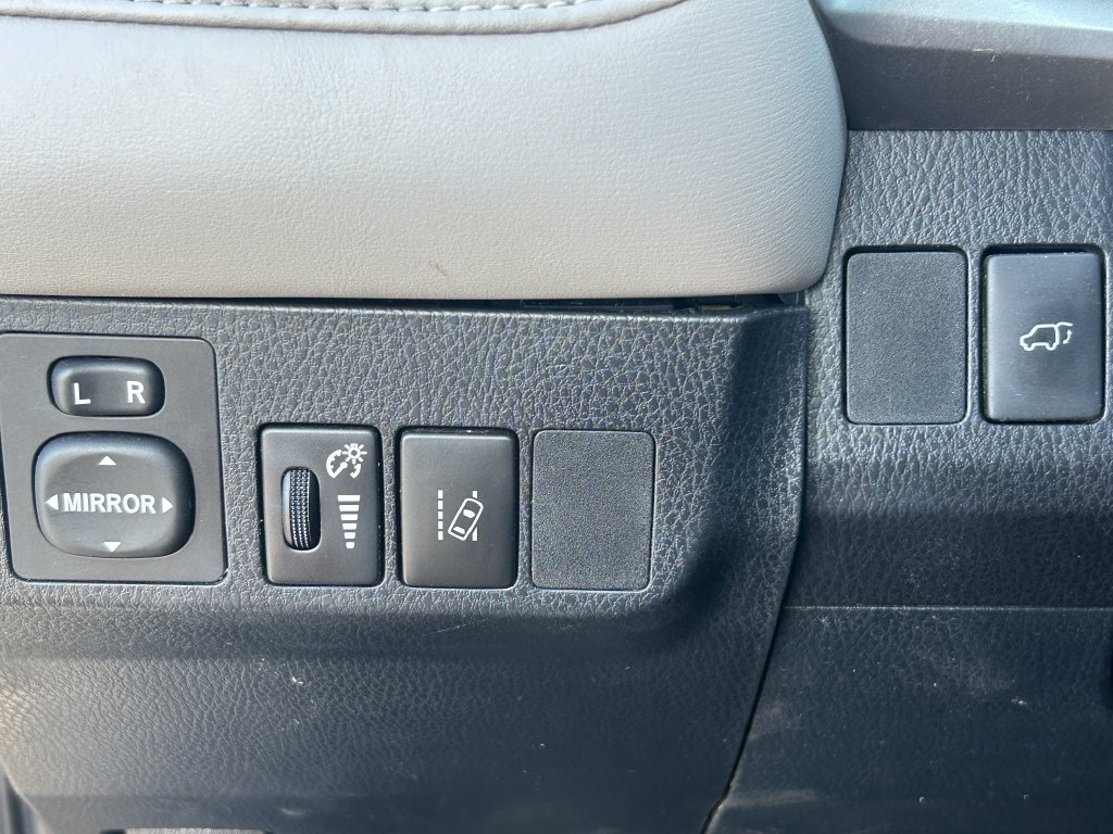Used 2018 Toyota RAV4 Limited FWD image 22