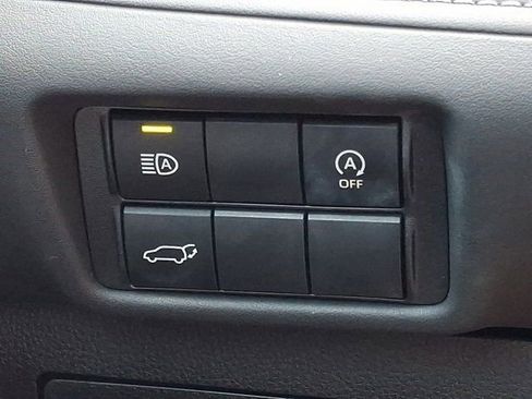 Used 2024 Toyota Highlander XLE FWD image 29