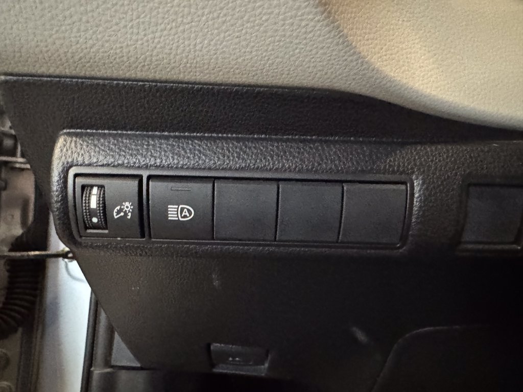 Used 2020 Toyota Corolla LE FWD image 18