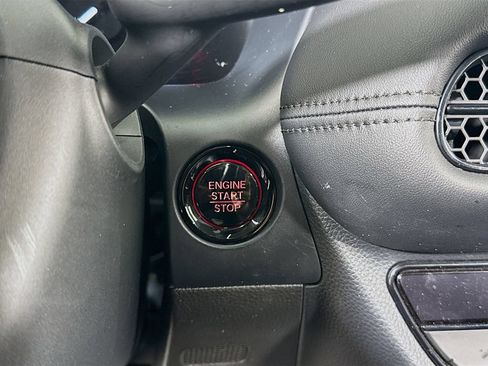 Certified 2023 Honda HR-V LX image 23