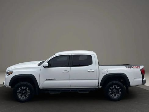 Used 2019 Toyota Tacoma TRD Off-Road AWD/4WD image 2