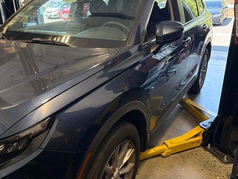 Used 2023 Honda CR-V EX image 2