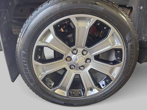 Used 2017 Chevrolet Silverado 1500 LTZ Z71 w/ LTZ Plus Package AWD/4WD image 36