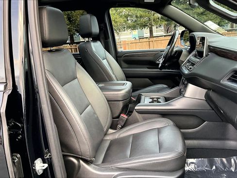 Used 2022 Chevrolet Suburban LT w/ Luxury Package image 10