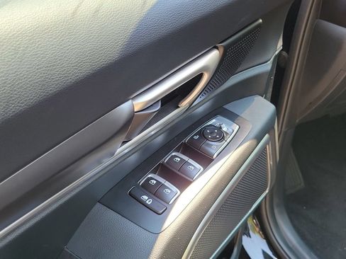 Used 2025 Kia Telluride S FWD image 8