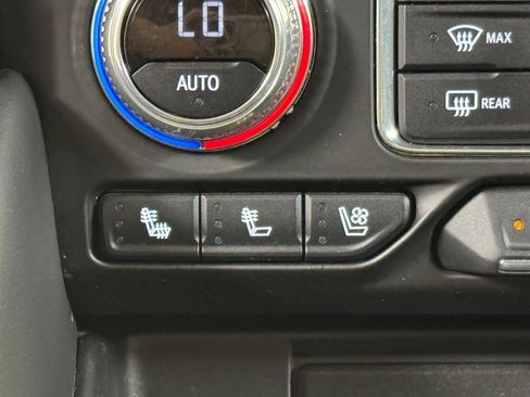 Used 2024 GMC Yukon XL AT4 w/ Technology Package AWD/4WD image 43