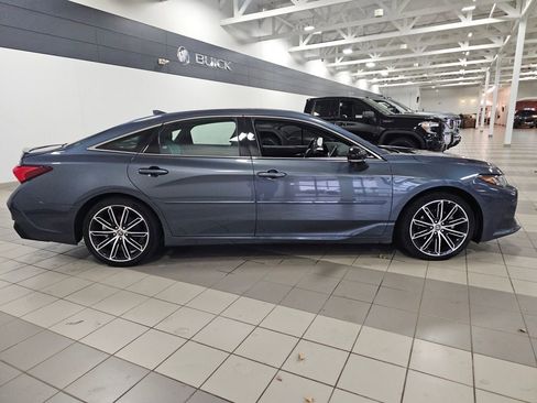 Used 2022 Toyota Avalon Touring w/ Advanced Safety Package image 6