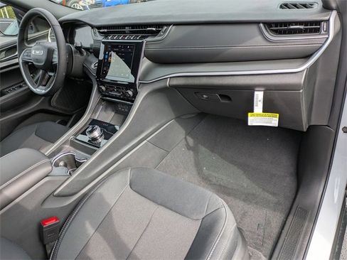 New 2025 Jeep Grand Cherokee L Laredo w/ Luxury Tech Group I image 30