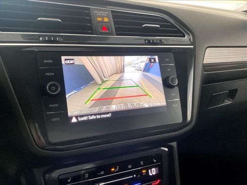 Used 2022 Volkswagen Tiguan SEL R-Line AWD/4WD image 19